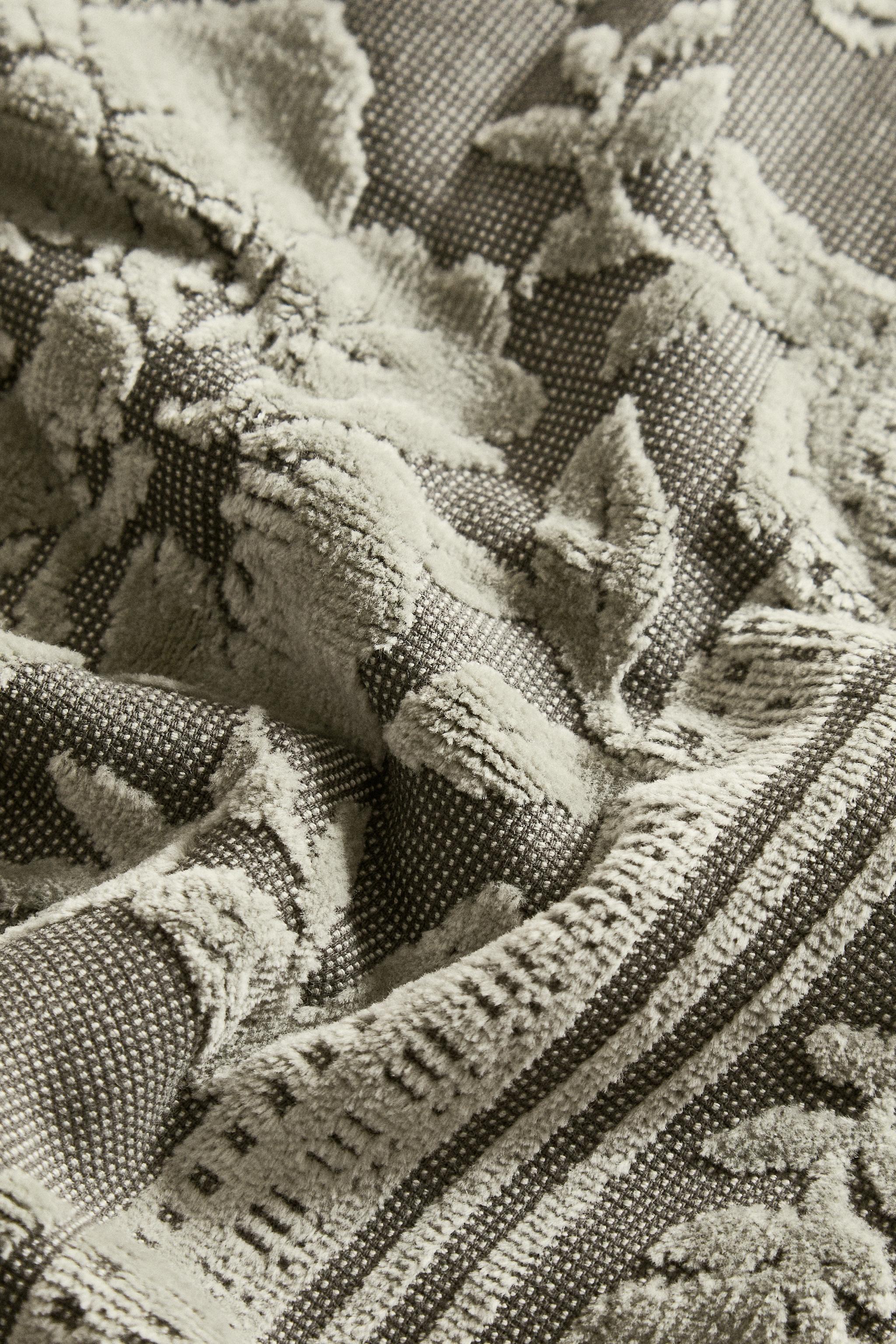 VELOUR JACQUARD BATH TOWEL